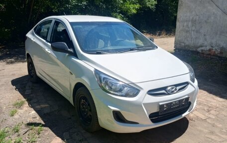 Hyundai Solaris II рестайлинг, 2013 год, 550 000 рублей, 2 фотография