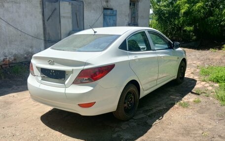 Hyundai Solaris II рестайлинг, 2013 год, 550 000 рублей, 3 фотография
