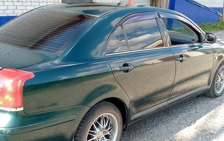 Toyota Avensis III рестайлинг, 2005 год, 760 000 рублей, 2 фотография