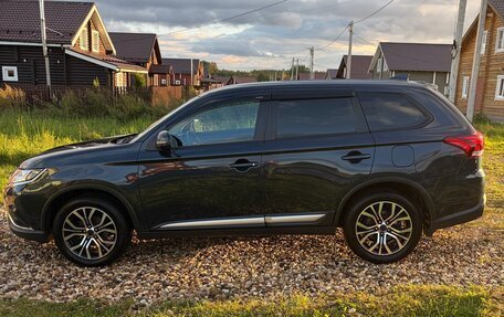 Mitsubishi Outlander III рестайлинг 3, 2019 год, 2 500 000 рублей, 4 фотография
