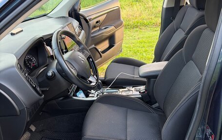 Mitsubishi Outlander III рестайлинг 3, 2019 год, 2 500 000 рублей, 14 фотография