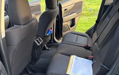 Mitsubishi Outlander III рестайлинг 3, 2019 год, 2 500 000 рублей, 17 фотография