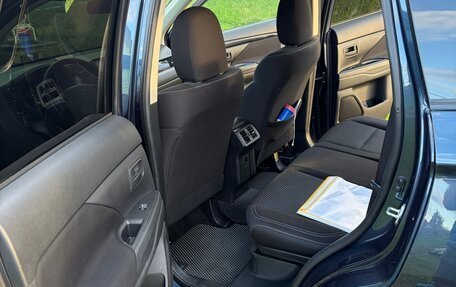 Mitsubishi Outlander III рестайлинг 3, 2019 год, 2 500 000 рублей, 16 фотография