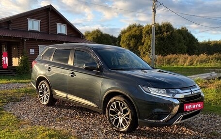 Mitsubishi Outlander III рестайлинг 3, 2019 год, 2 500 000 рублей, 9 фотография