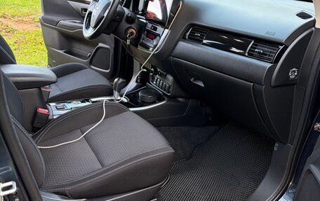 Mitsubishi Outlander III рестайлинг 3, 2019 год, 2 500 000 рублей, 23 фотография