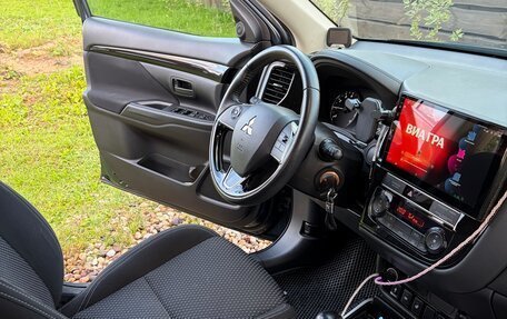 Mitsubishi Outlander III рестайлинг 3, 2019 год, 2 500 000 рублей, 25 фотография