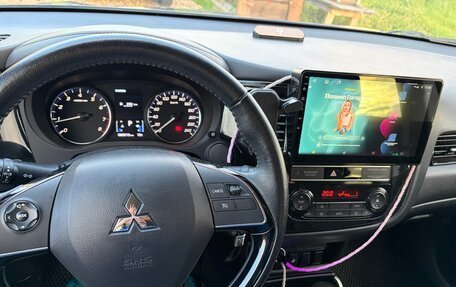 Mitsubishi Outlander III рестайлинг 3, 2019 год, 2 500 000 рублей, 29 фотография