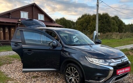 Mitsubishi Outlander III рестайлинг 3, 2019 год, 2 500 000 рублей, 27 фотография