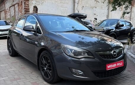 Opel Astra J, 2011 год, 950 000 рублей, 1 фотография