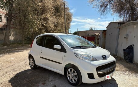 Peugeot 107 I рестайлинг, 2011 год, 550 000 рублей, 4 фотография