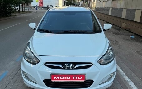 Hyundai Solaris II рестайлинг, 2012 год, 720 000 рублей, 1 фотография