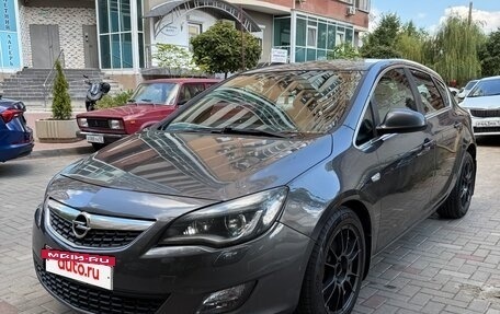 Opel Astra J, 2011 год, 950 000 рублей, 3 фотография