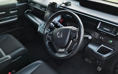 Honda Stepwgn IV, 2018 год, 1 980 000 рублей, 12 фотография