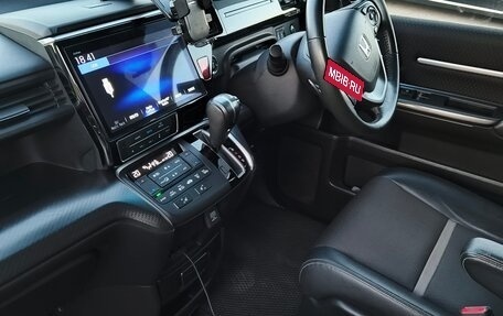 Honda Stepwgn IV, 2018 год, 1 980 000 рублей, 16 фотография