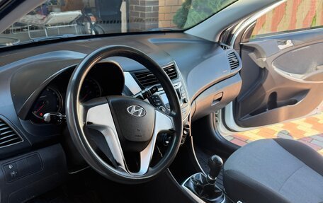 Hyundai Solaris II рестайлинг, 2012 год, 720 000 рублей, 10 фотография