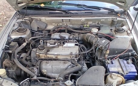 Mitsubishi Carisma I, 2001 год, 280 000 рублей, 10 фотография