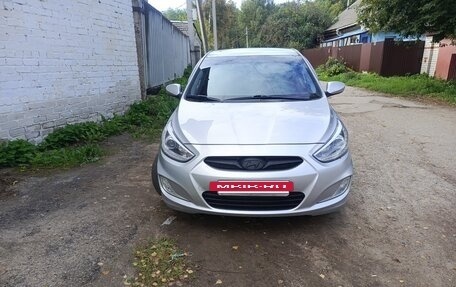Hyundai Solaris II рестайлинг, 2013 год, 800 000 рублей, 2 фотография