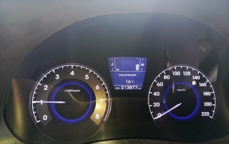 Hyundai Solaris II рестайлинг, 2013 год, 800 000 рублей, 11 фотография