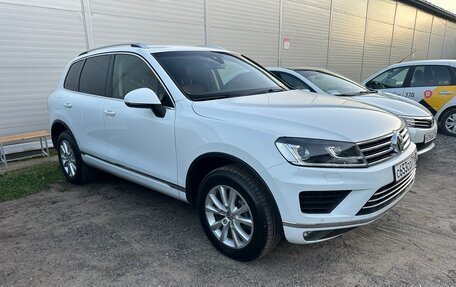Volkswagen Touareg III, 2015 год, 2 899 000 рублей, 2 фотография