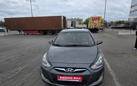 Hyundai Solaris II рестайлинг, 2013 год, 800 000 рублей, 1 фотография