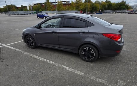 Hyundai Solaris II рестайлинг, 2013 год, 800 000 рублей, 2 фотография