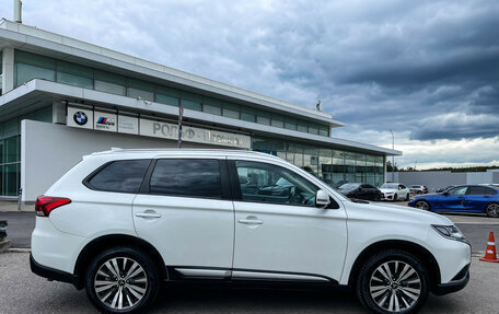 Mitsubishi Outlander III рестайлинг 3, 2019 год, 2 097 000 рублей, 4 фотография