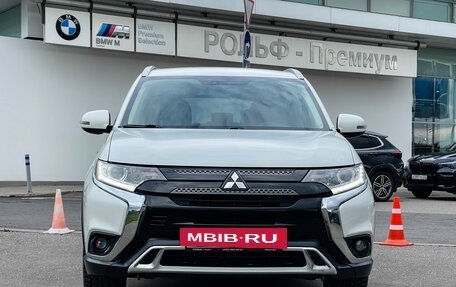 Mitsubishi Outlander III рестайлинг 3, 2019 год, 2 097 000 рублей, 2 фотография