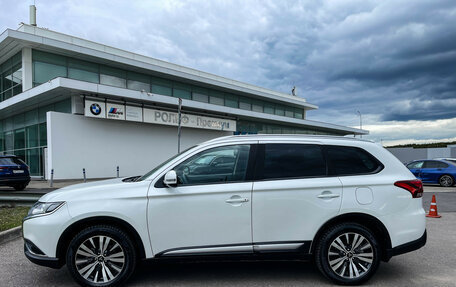 Mitsubishi Outlander III рестайлинг 3, 2019 год, 2 097 000 рублей, 8 фотография