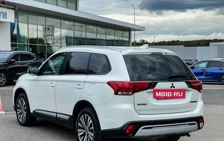 Mitsubishi Outlander III рестайлинг 3, 2019 год, 2 097 000 рублей, 7 фотография