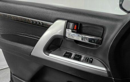 Toyota Land Cruiser 200, 2012 год, 4 250 000 рублей, 27 фотография