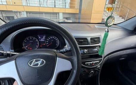 Hyundai Solaris II рестайлинг, 2012 год, 500 000 рублей, 6 фотография