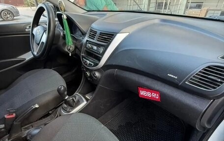 Hyundai Solaris II рестайлинг, 2012 год, 500 000 рублей, 7 фотография