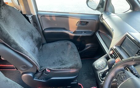 Toyota Noah III, 2017 год, 1 960 000 рублей, 8 фотография