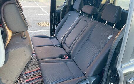 Toyota Noah III, 2017 год, 1 960 000 рублей, 7 фотография
