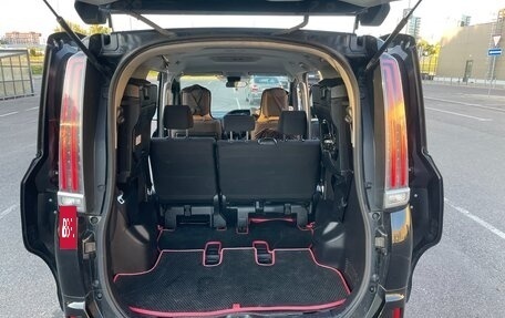 Toyota Noah III, 2017 год, 1 960 000 рублей, 10 фотография