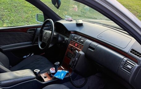 Mercedes-Benz E-Класс, 1997 год, 250 000 рублей, 5 фотография