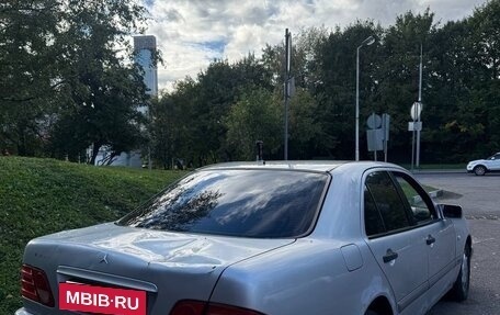 Mercedes-Benz E-Класс, 1997 год, 250 000 рублей, 3 фотография