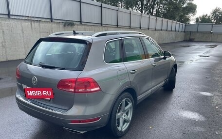 Volkswagen Touareg III, 2011 год, 1 850 000 рублей, 3 фотография