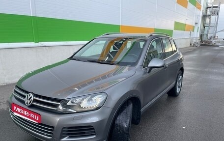 Volkswagen Touareg III, 2011 год, 1 850 000 рублей, 2 фотография