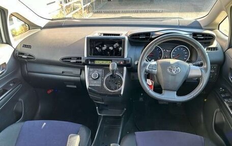 Toyota Wish II, 2017 год, 1 184 000 рублей, 8 фотография