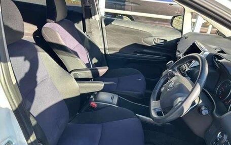 Toyota Wish II, 2017 год, 1 184 000 рублей, 10 фотография