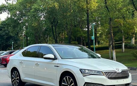 Skoda Superb III рестайлинг, 2022 год, 2 721 319 рублей, 2 фотография