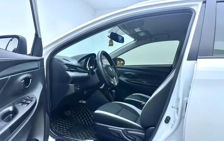 Toyota Yaris, 2022 год, 1 200 000 рублей, 10 фотография