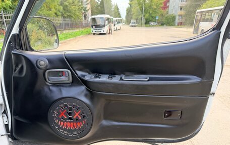 Toyota HiAce H100, 2003 год, 1 550 000 рублей, 15 фотография