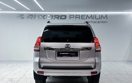 Toyota Land Cruiser Prado 150 рестайлинг 2, 2016 год, 3 199 000 рублей, 27 фотография