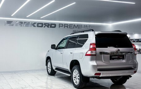 Toyota Land Cruiser Prado 150 рестайлинг 2, 2016 год, 3 199 000 рублей, 25 фотография