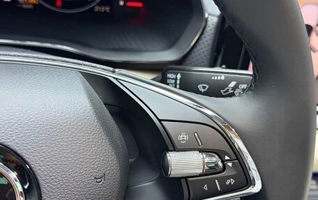 Skoda Octavia IV, 2023 год, 1 680 000 рублей, 11 фотография