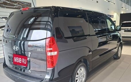 Hyundai H-1 II рестайлинг, 2015 год, 1 400 000 рублей, 5 фотография