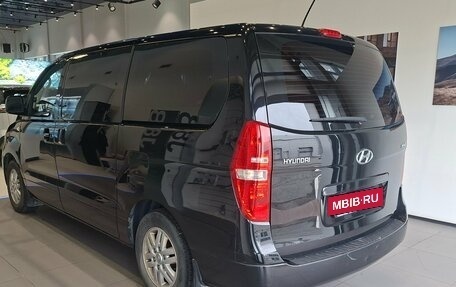 Hyundai H-1 II рестайлинг, 2015 год, 1 400 000 рублей, 7 фотография