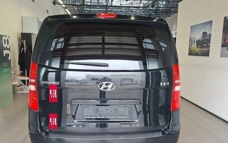 Hyundai H-1 II рестайлинг, 2015 год, 1 400 000 рублей, 4 фотография